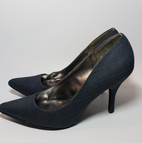 navy blue small heels